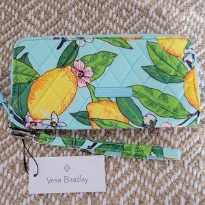 NWT Vera Bradley - Accordian Wristlet